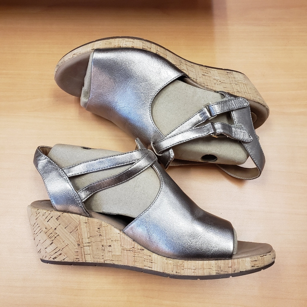 Clarks Unstructured Un Plaza Way Gold Size 10 - image 5